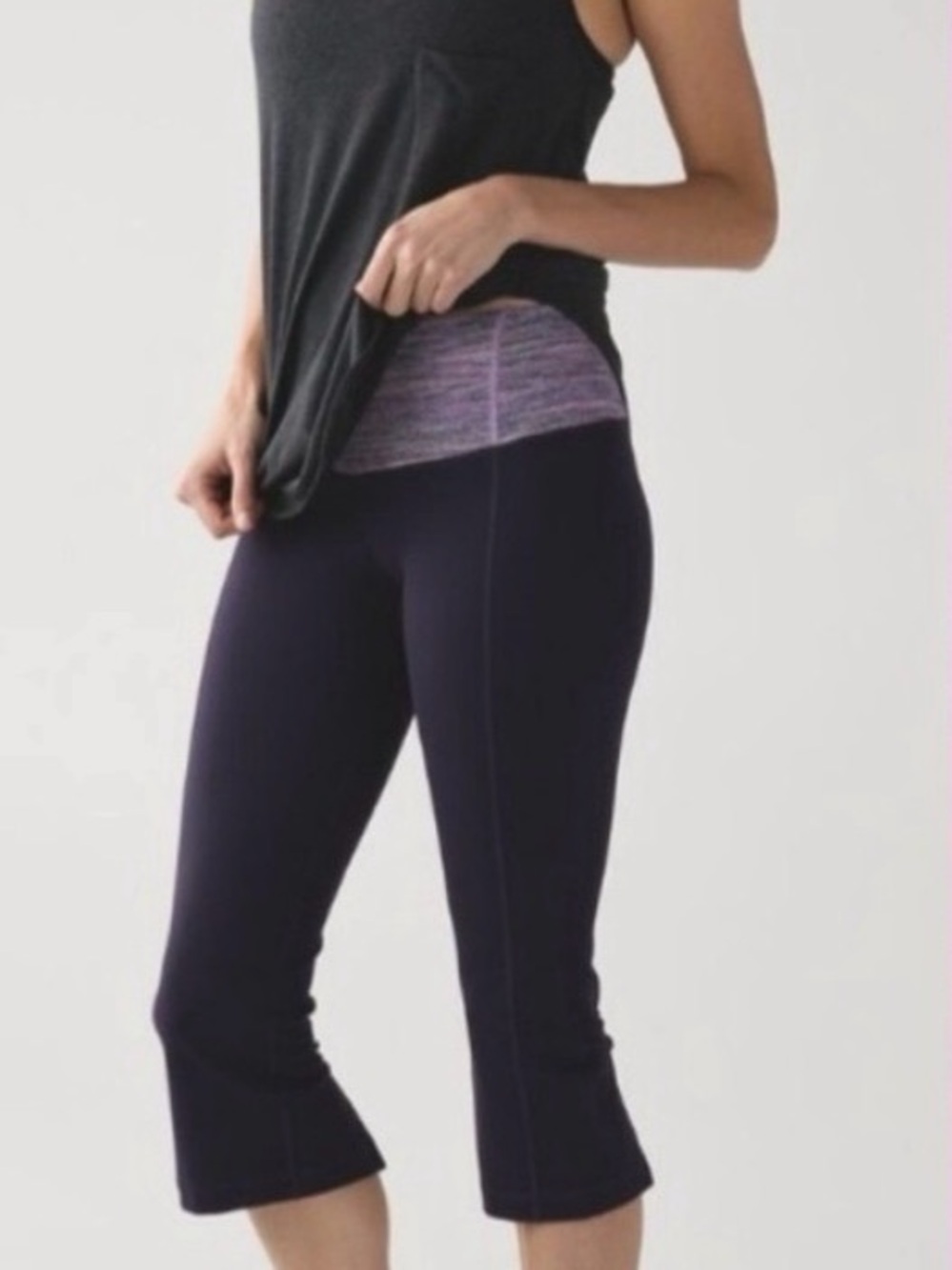 lululemon (6) Gather & Crow Crop II *Purple